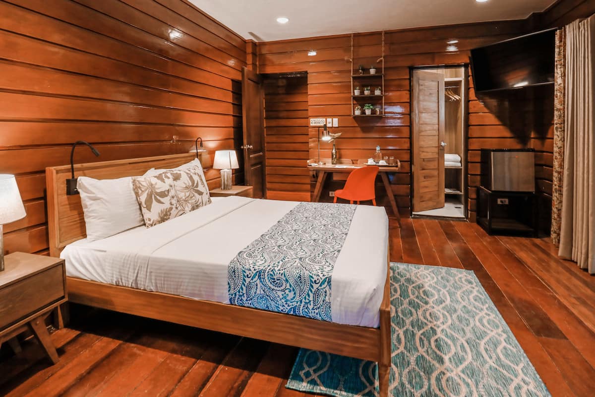 1 bedroom, premium bedding, pillow-top beds, minibar