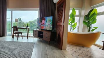 Ropa de cama de alta calidad, colchones con pillow-top y minibar