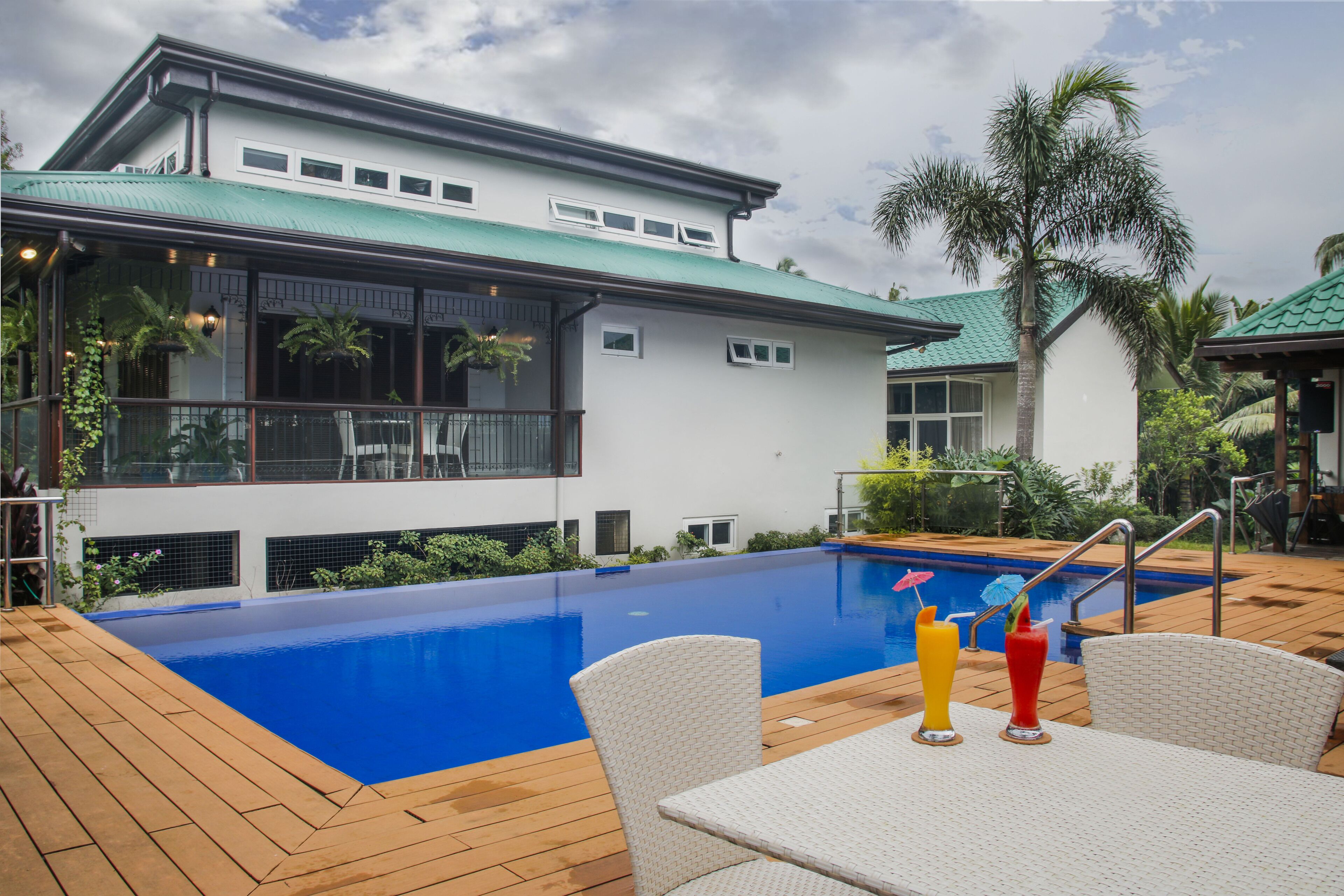 3 outdoor pools, pool umbrellas, sun loungers