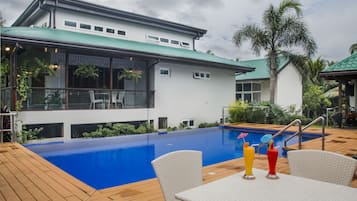 3 outdoor pools, pool umbrellas, sun loungers