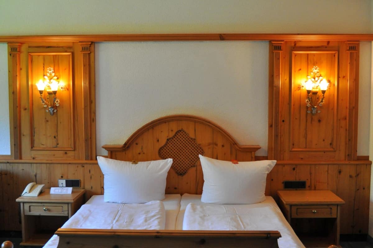 superior double room | minibar, in-room safe, desk, laptop workspace