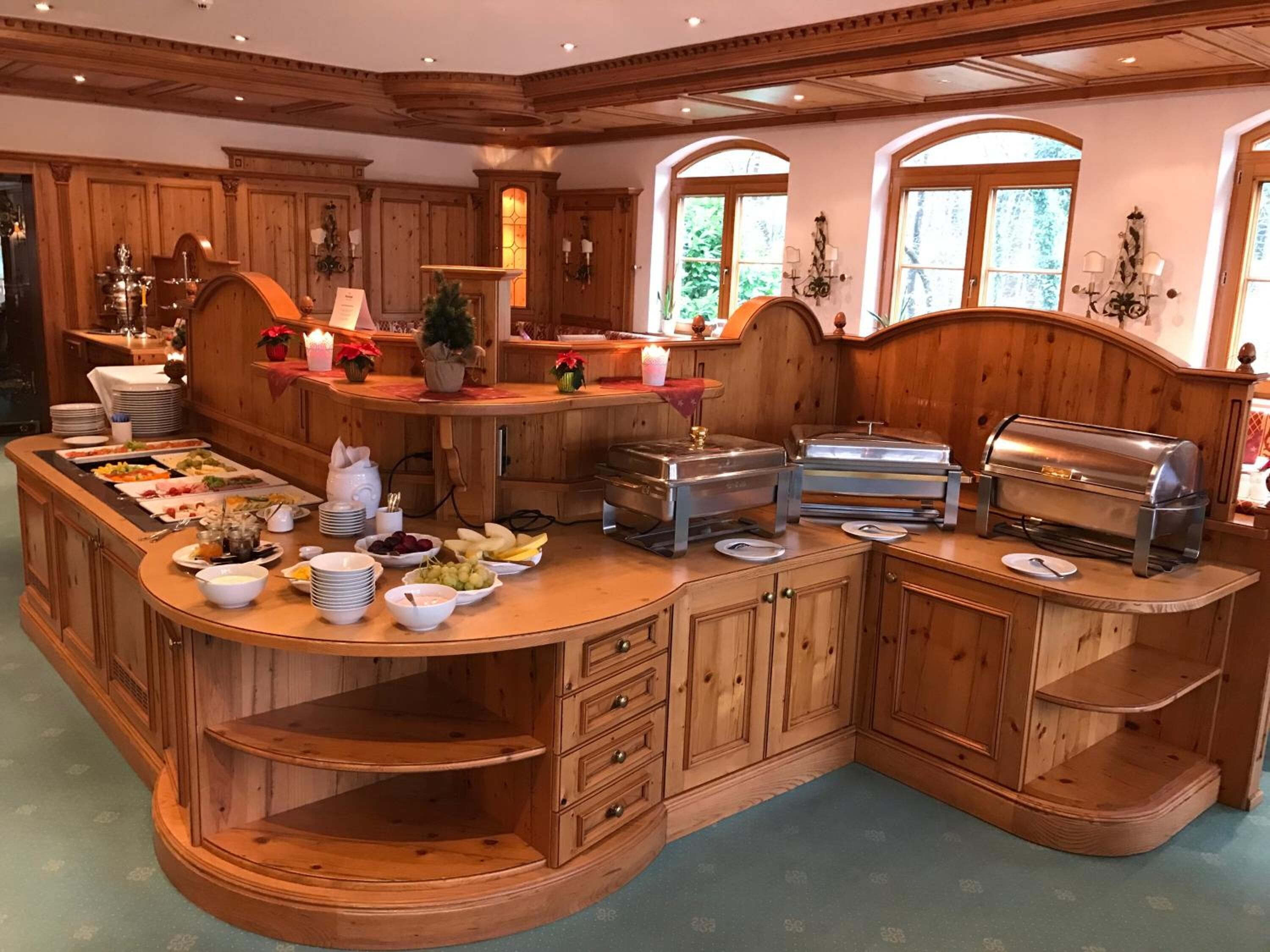 breakfast, lunch, dinner served; al fresco dining