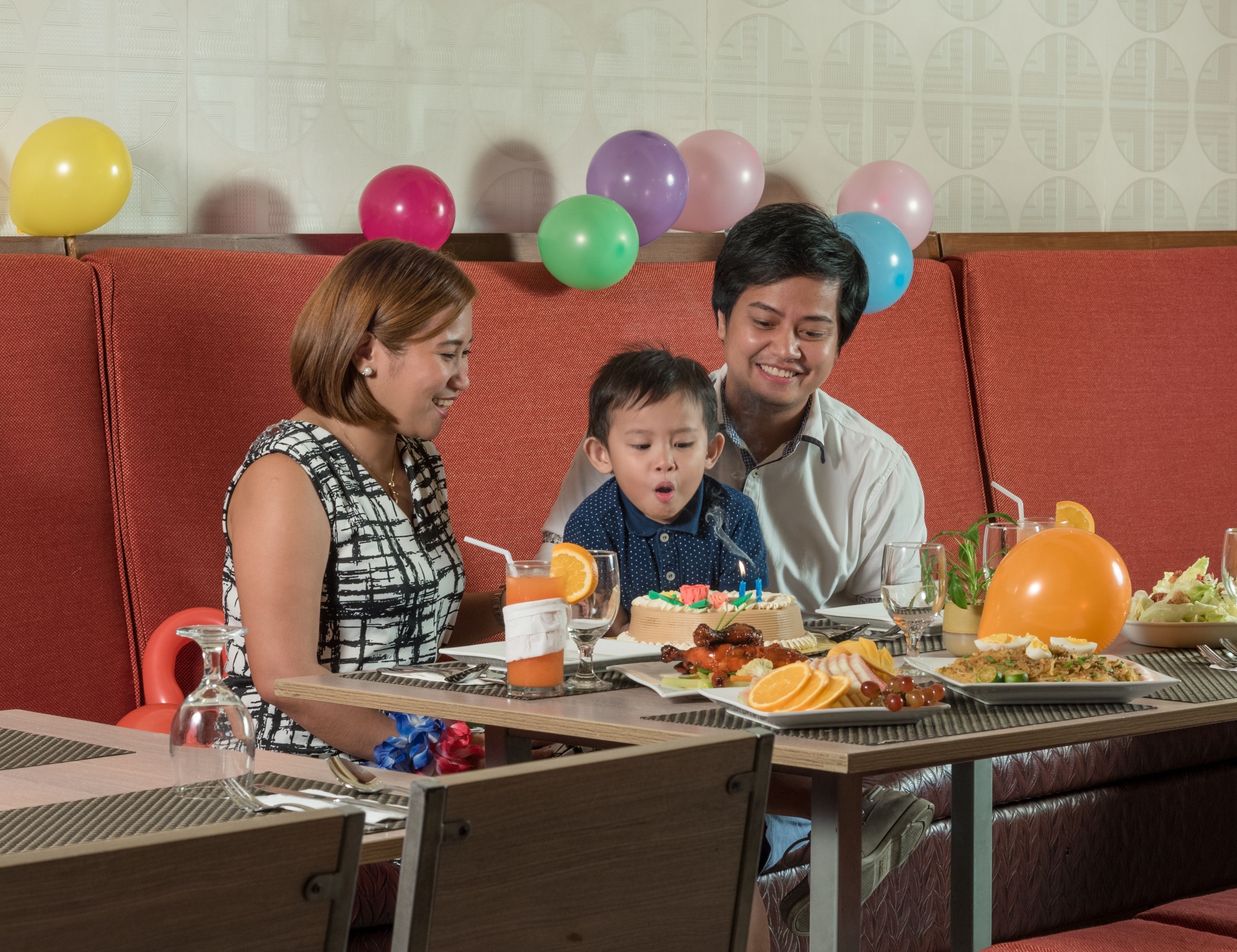 Breakfast, lunch and dinner served