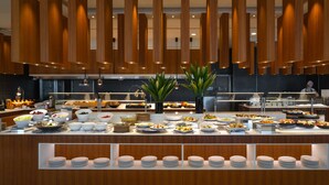 4 间餐厅，供应早餐、午餐、晚餐和早午餐