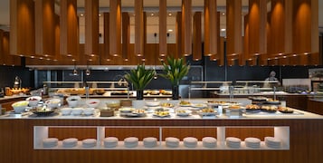 4 restaurants, breakfast, lunch, dinner served; Korean cuisine