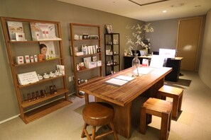 カップル用トリートメントルーム、ボディ トリートメント、フェイシャル トリートメント、アーユルヴェーダ トリートメント、マッサージ