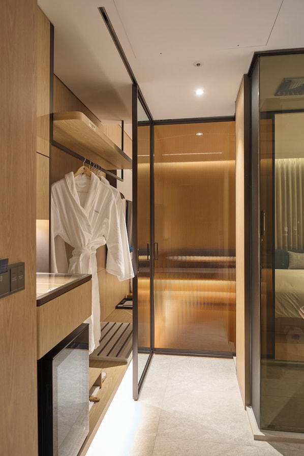 Premium bedding, pillow-top beds, in-room safe, desk - Mayfield Hotel Seoul (Seoul)