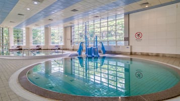 Una piscina techada