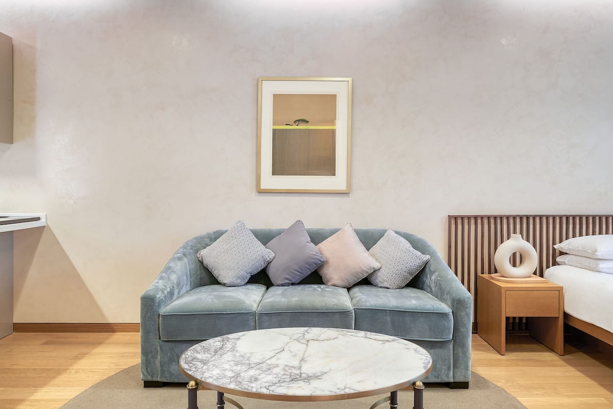 premium bedding, pillow-top beds, in-room safe, desk