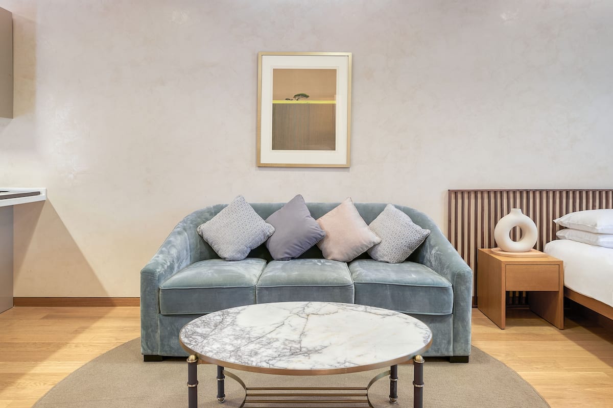 Ropa de cama de alta calidad y colchones con acolchado adicional