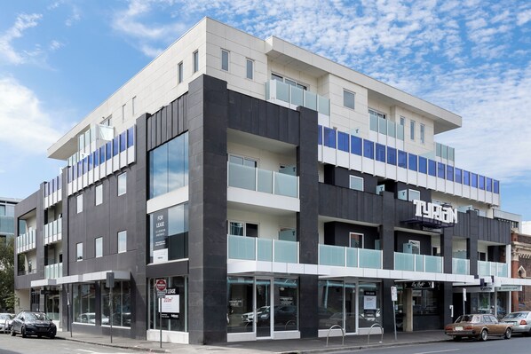 Front of property - evening/night - Tyrian Serviced Apartments Fitzroy (Fitzroy)