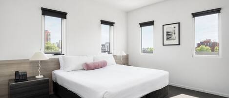 Premium bedding, in-room safe, laptop workspace, blackout curtains