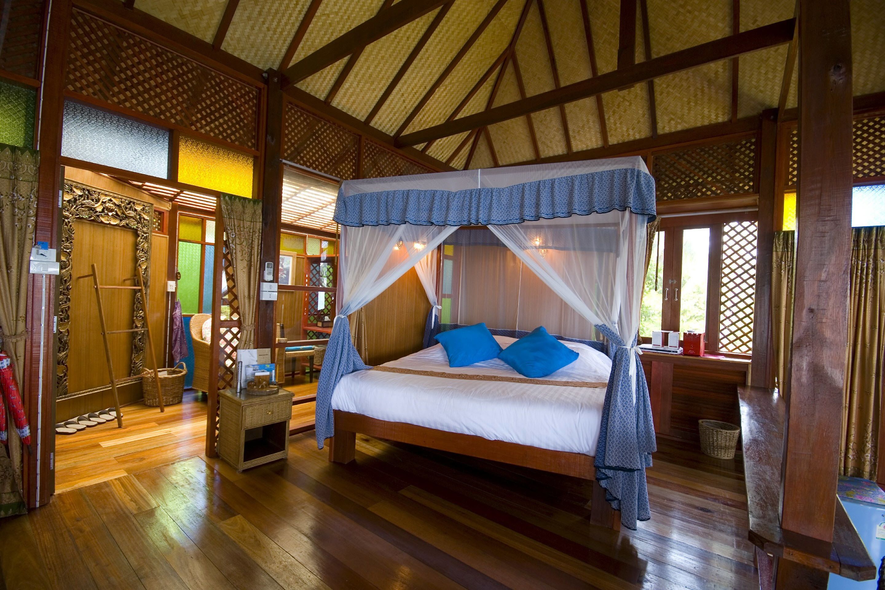 Sunset Cottage  | Minibar, in-room safe, individually decorated, individually furnished