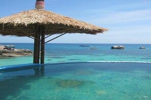 Minibar, in-room safe, individually decorated, individually furnished - Charm Churee Village (Koh Tao)
