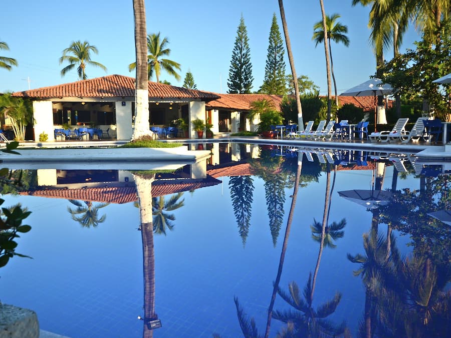 Outdoor pool, pool umbrellas, sun loungers