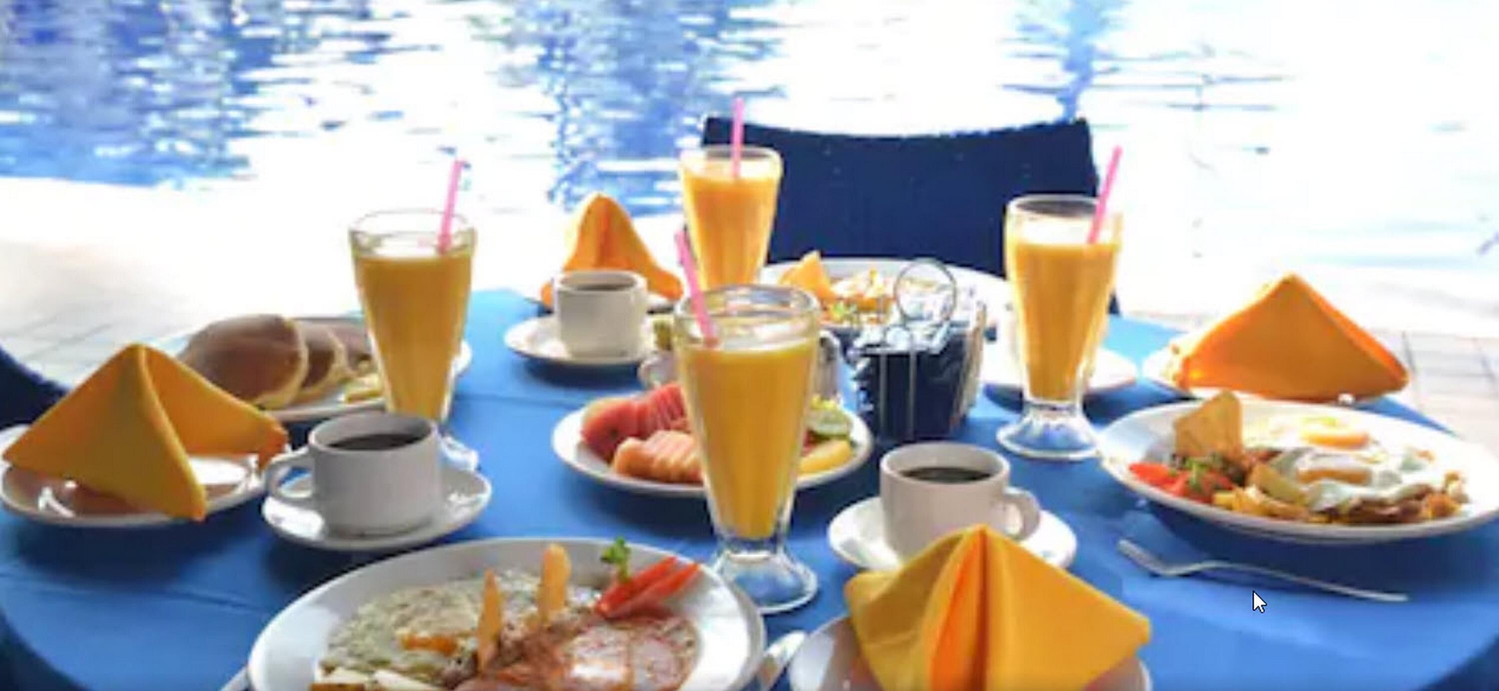 daily full breakfast (mxn 240 per person)