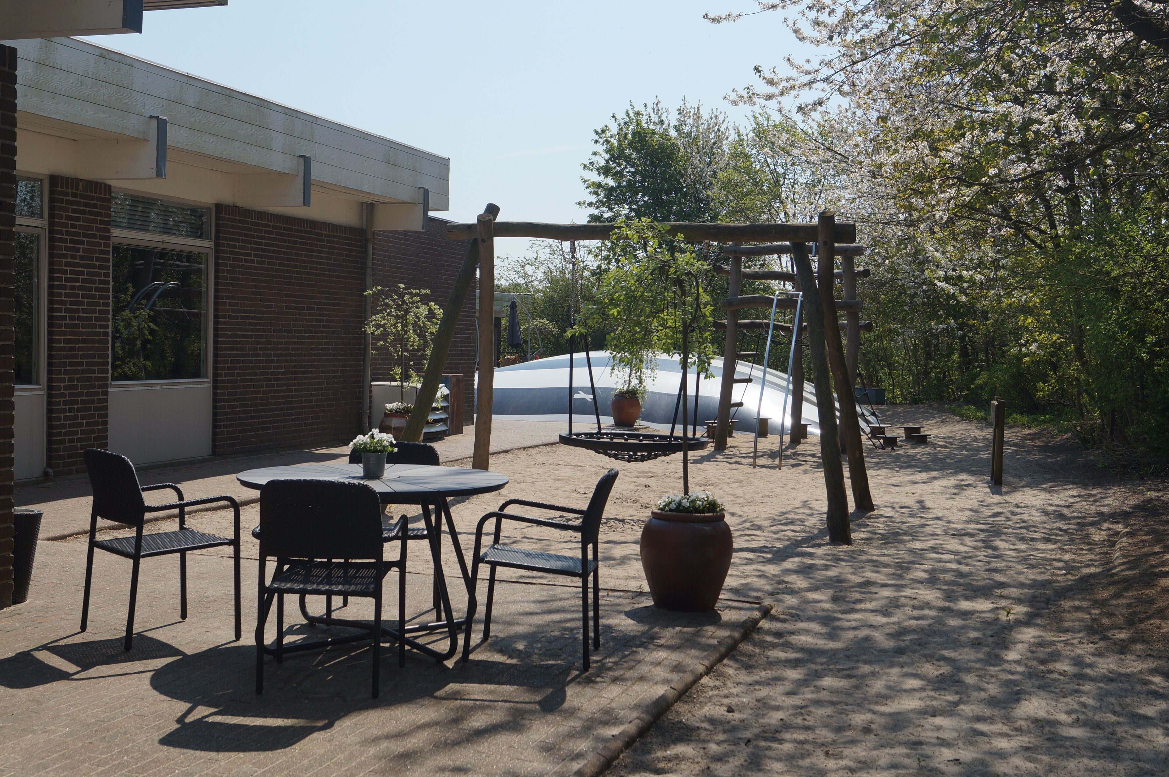 子供用の遊び場 - 屋外