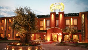 A hotel with a prominent 'GHP' sign, a landscaped entrance, and a red carpet leading to the main building. - Grand Hotel del Parco - Bergamo Airport (Stezzano)