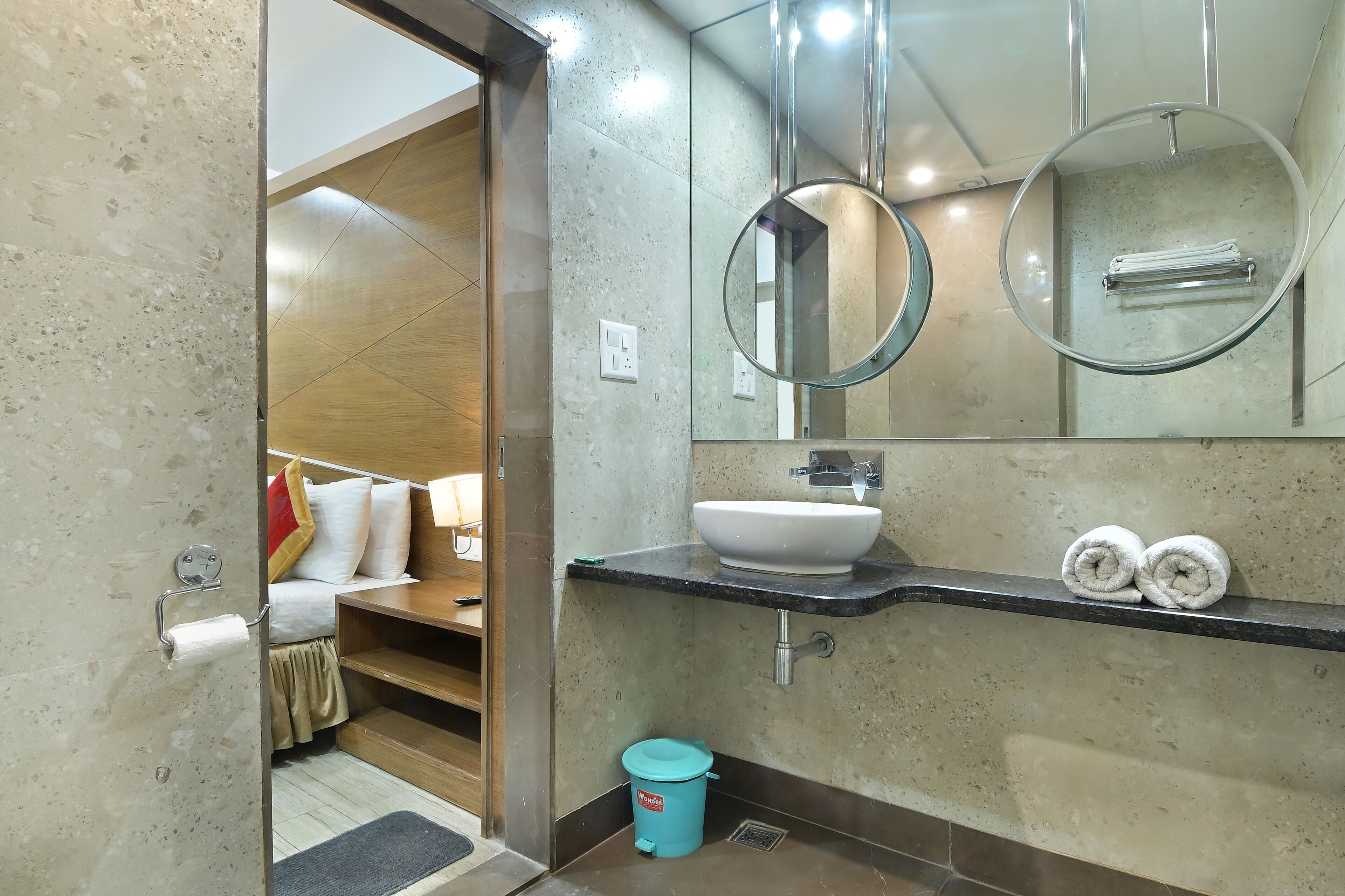 Photo - Hotel Hari Piorko - New Delhi Railway Station