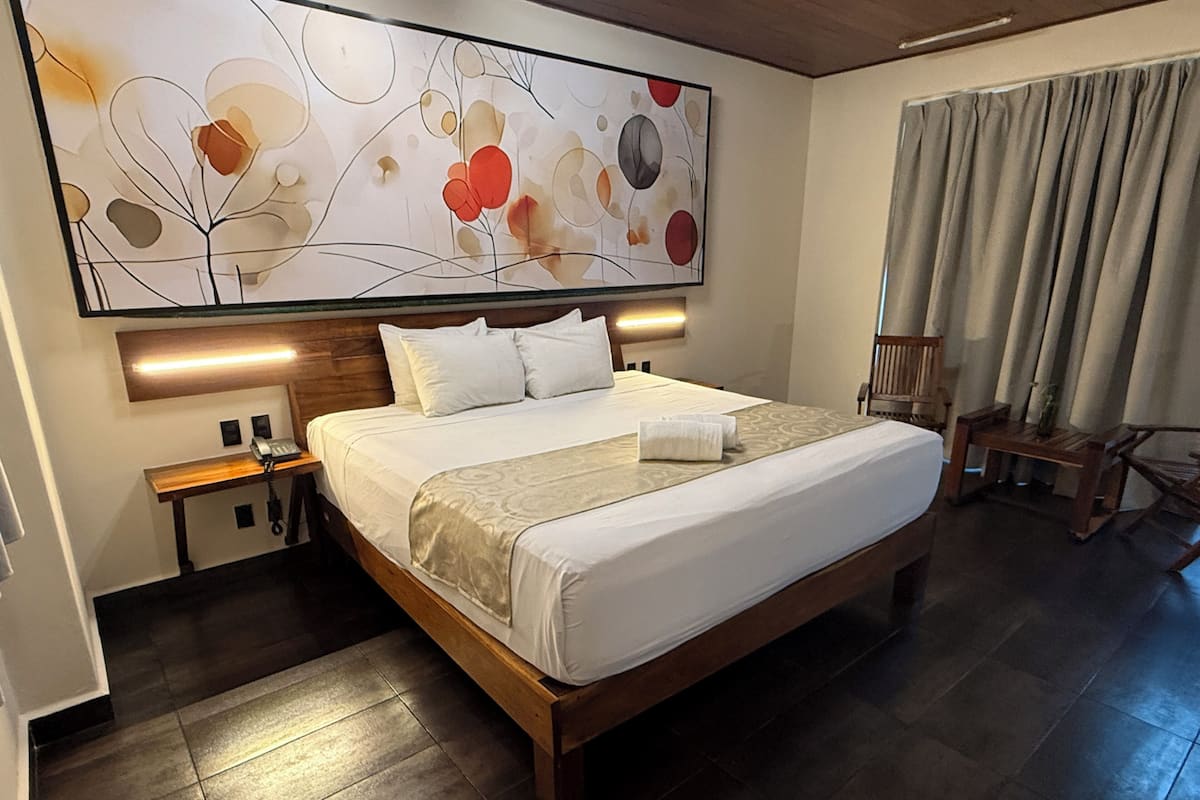 1 bedroom, desk, blackout curtains, free WiFi
