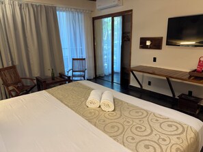 Bureau, rideaux occultants, Wi-Fi gratuit, draps fournis