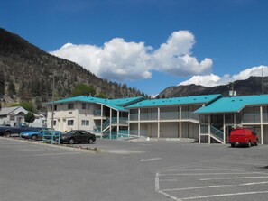 Exterior - Canadas Best Value Inn Mile 0 (Lillooet)