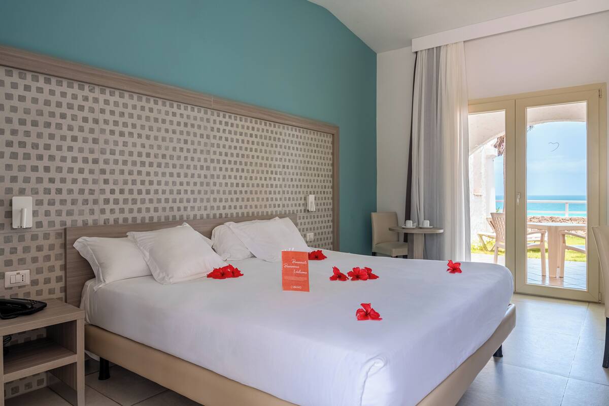 Superior Double Room, Sea View | Minibar, desk, blackout curtains, free WiFi