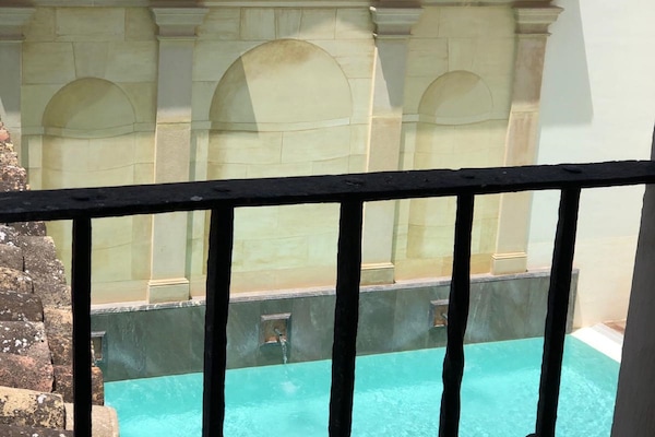 Ático, terraza, vistas al patio | Vistas desde la habitación