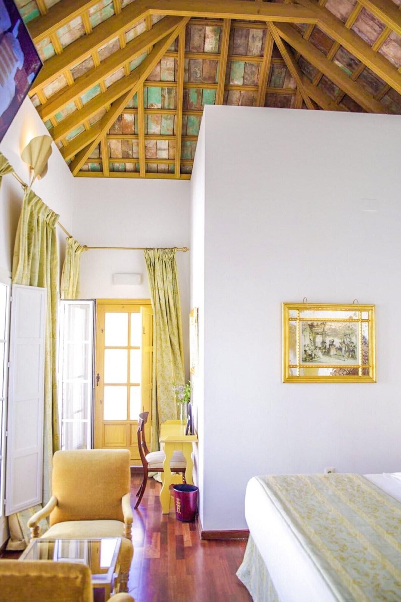 Minibar, coffre-fort, bureau
