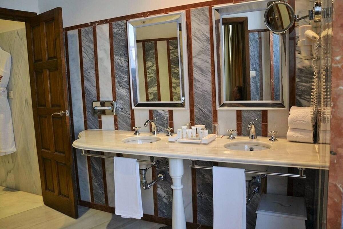 Salle de bain | Articles de toilette (gratuits), séchoir à cheveux, serviettes fournies