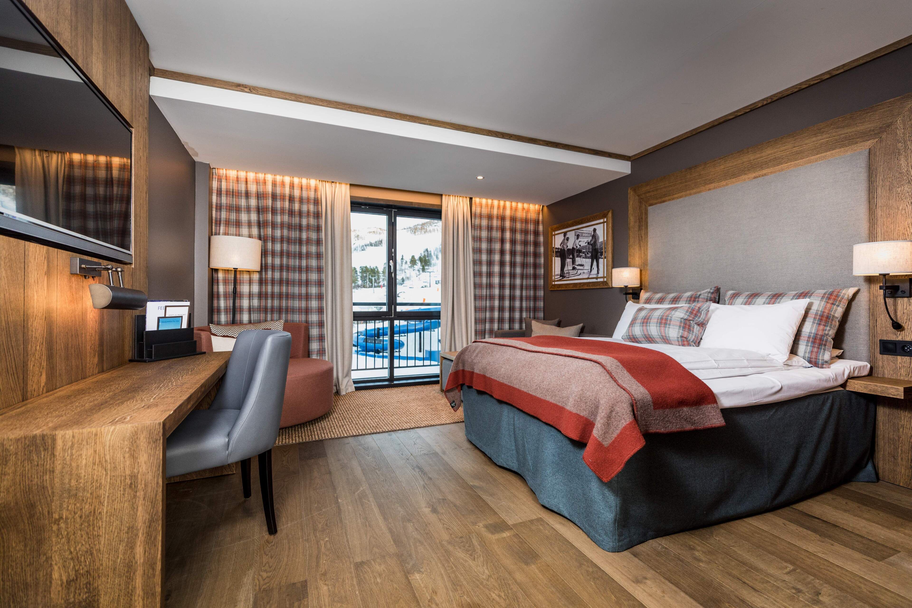 Pillowtop beds, desk, cribs/infant beds, free WiFi