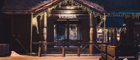 Façade de lâhĂ©bergement - soirĂ©e/nuit