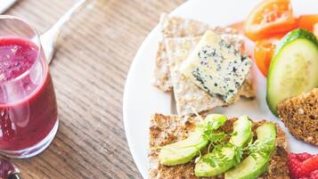 Free daily buffet breakfast
