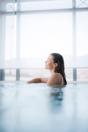 Couples treatment rooms, sauna, hot tub, steam room, Turkish bath