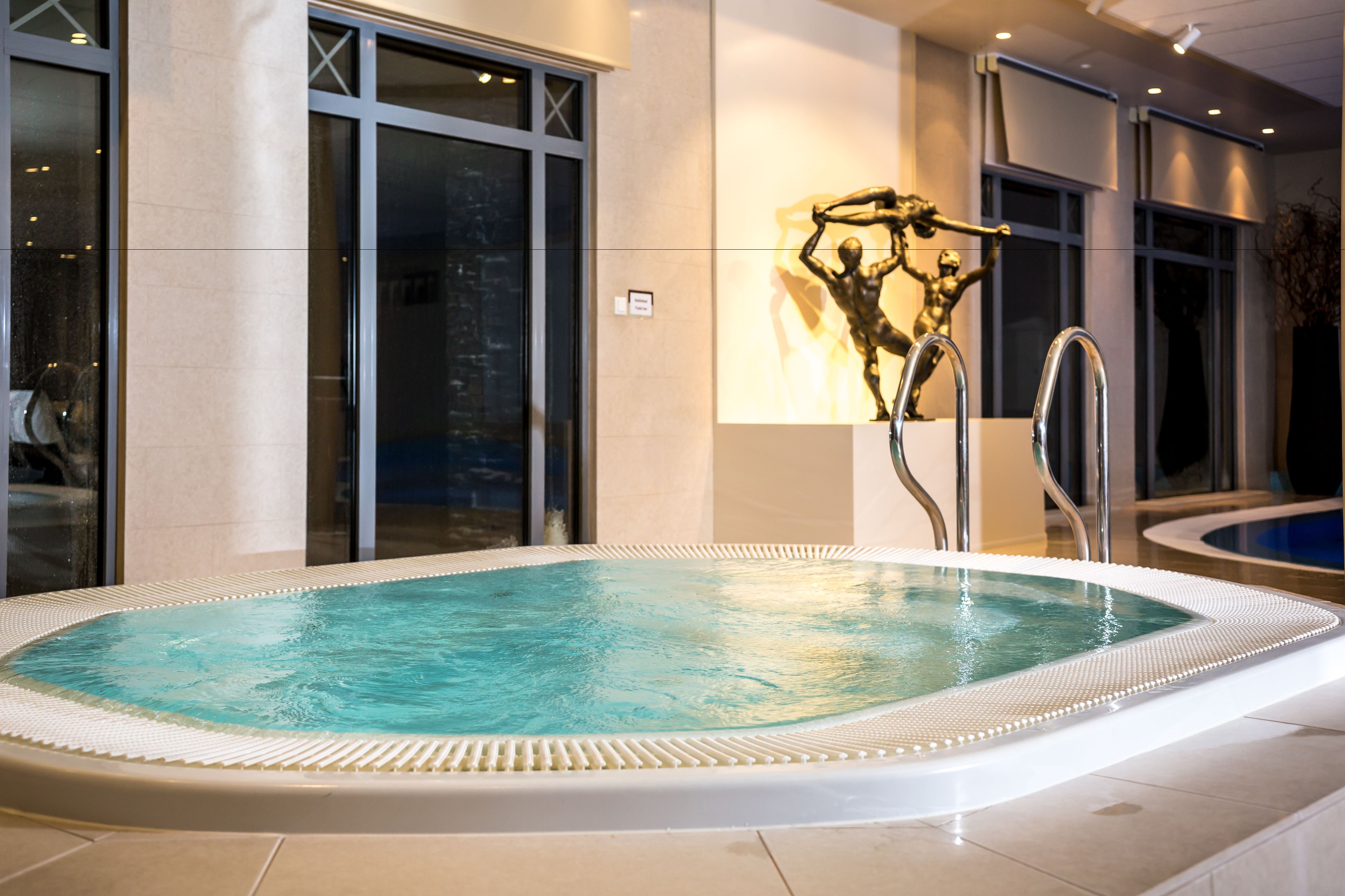 indoor spa tub
