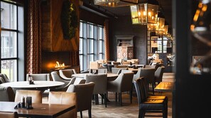 Breakfast, lunch, dinner served; international cuisine  - Vestlia Resort (Hol)