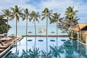 Una piscina al aire libre (de 07:00 a 19:00), sombrillas, tumbonas