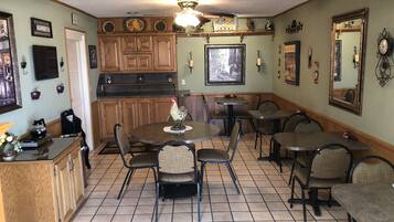 Breakfast area