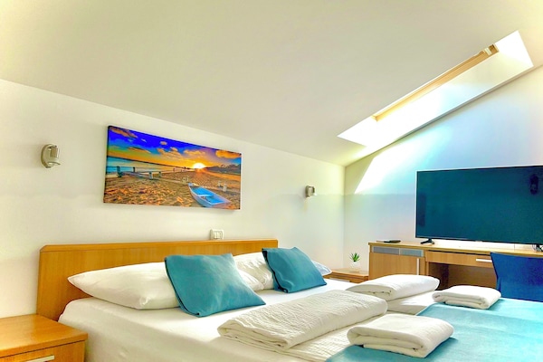 Junior Room | In-room safe, desk, laptop workspace, free WiFi