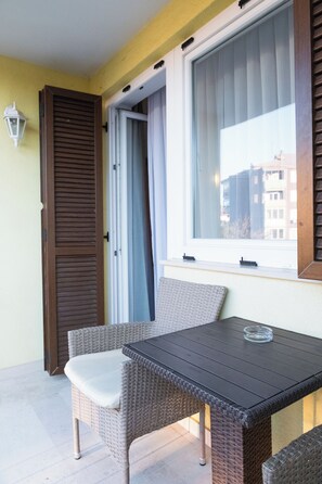 エコノミールーム | セーフティボックス (室内)、デスク、ノートパソコン用作業スペース、WiFi (無料)