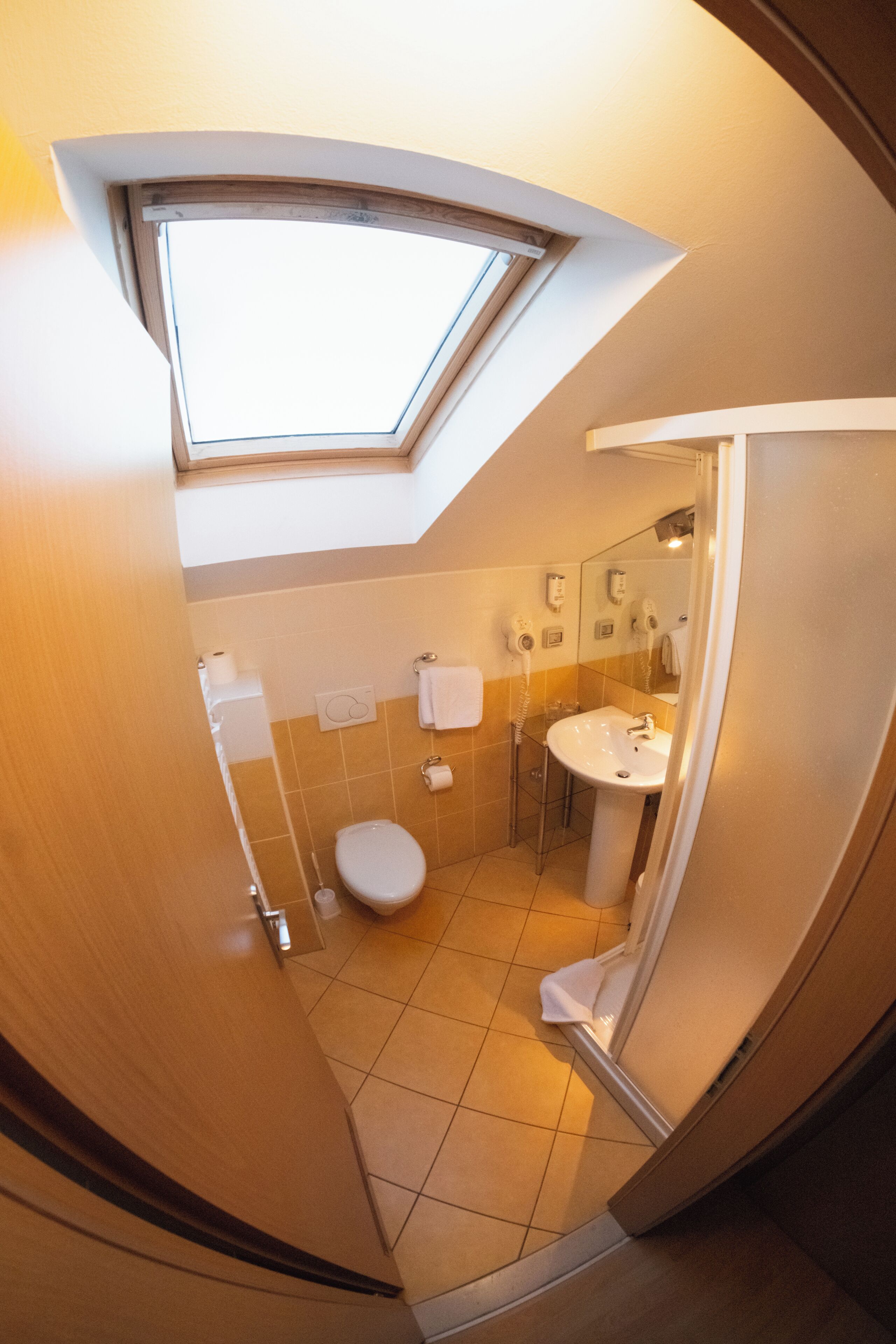 junior room | bathroom | shower, hair dryer, towels, soap