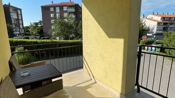 Club Room | Terrace/patio