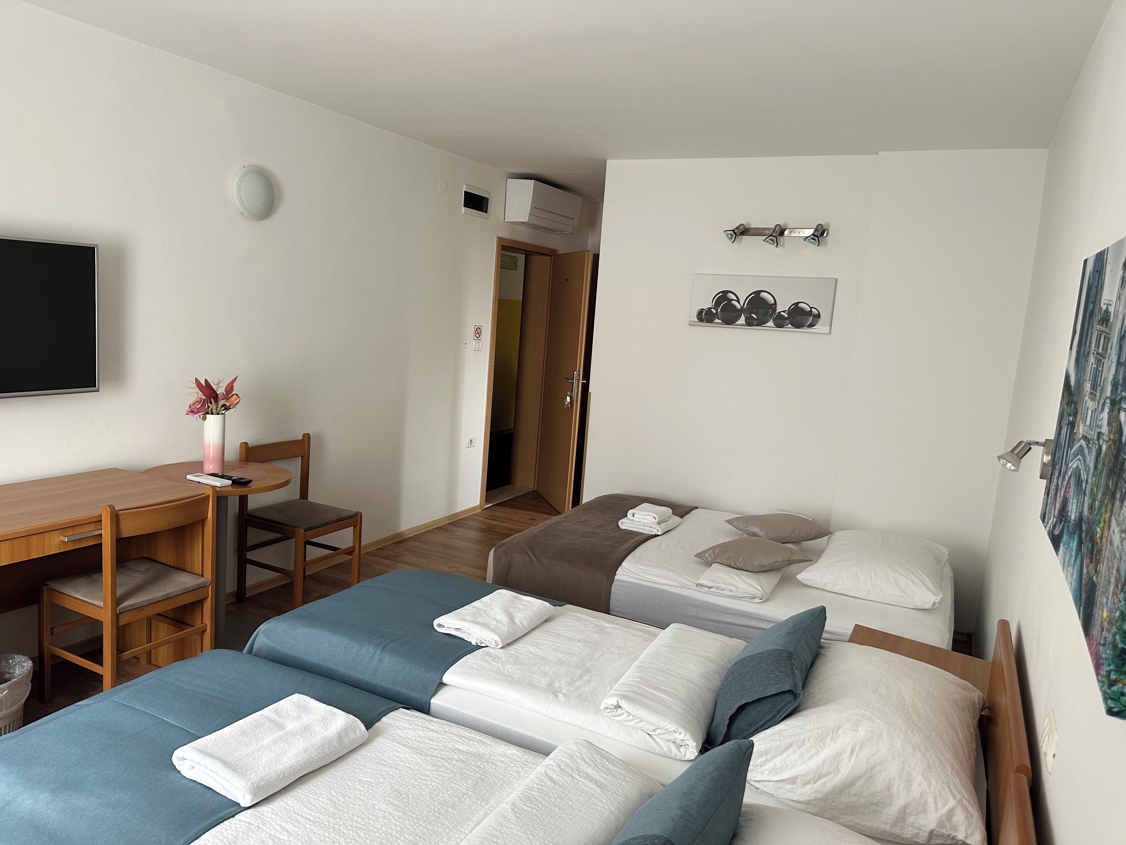 1 bedroom, in-room safe, desk, laptop workspace