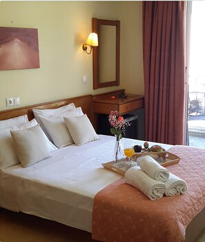 In-room safe, soundproofing, iron/ironing board, free WiFi -  CiTYZen Hotel Loutraki (Loutraki-Agioi Theodoroi)