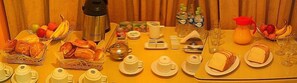 Desayuno continental gratuito y diario