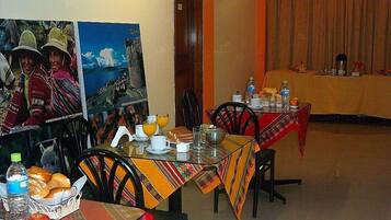 Free daily continental breakfast