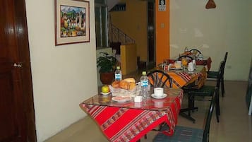 Café da manhã continental grátis todos os dias