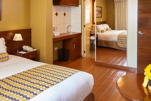 Ropa de cama de alta calidad, cubrecamas y cortinas blackout