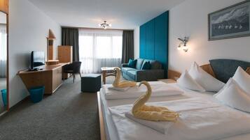 Minibaari, tallelokero huoneessa, työpöytä, äänieristys