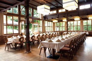 Local cuisine, garden views 